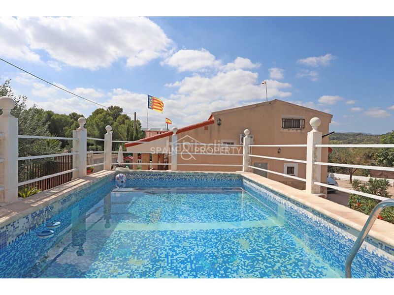 Foto 427f2802-6306-46fb-9b00-0cf641d9d19a. Masia amb aparcament piscina a Montroi / Montroy