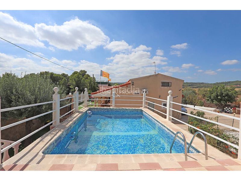 Foto 6041dd79-abe8-405f-b874-318a1c62f41d. Masia amb aparcament piscina a Montroi / Montroy