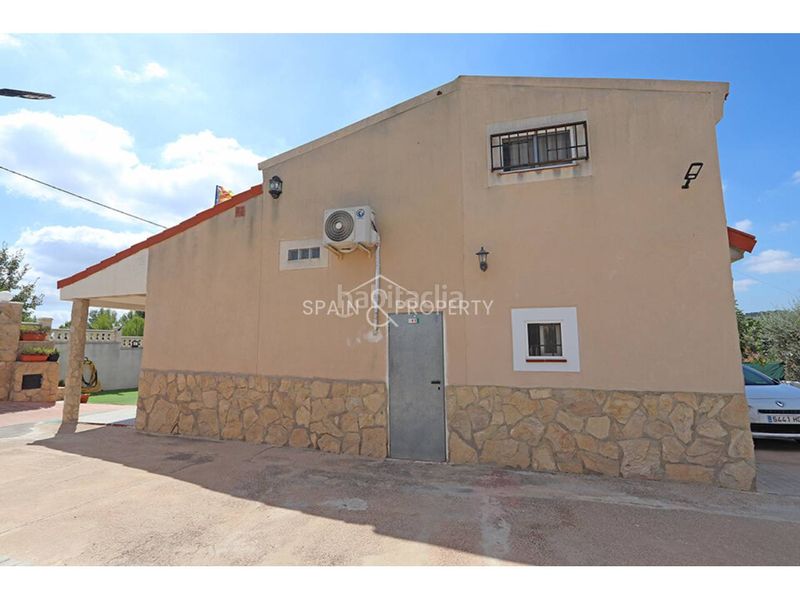 Foto 8fc5ab6e-9dfd-4567-8286-eb825baee7df. Masia amb aparcament piscina a Montroi / Montroy