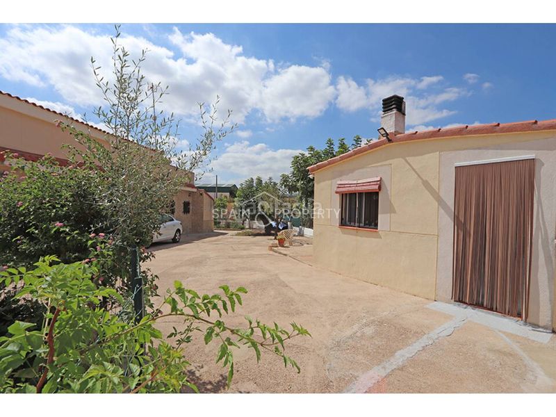 Foto a61c876c-94f7-447f-ba3f-54be8d7d3e21. Masia amb aparcament piscina a Montroi / Montroy