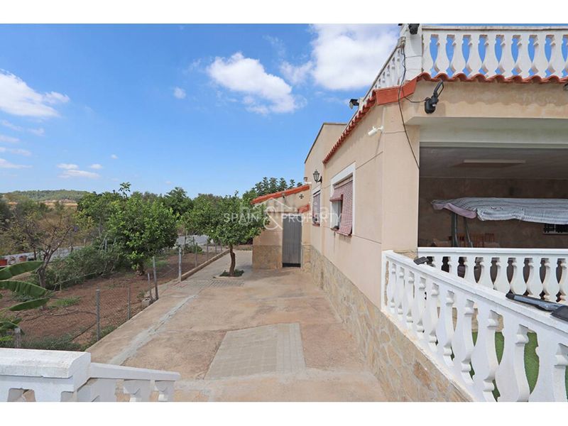 Foto a68dba42-8739-49ae-8bb8-e36fd2798da9. Masia amb aparcament piscina a Montroi / Montroy