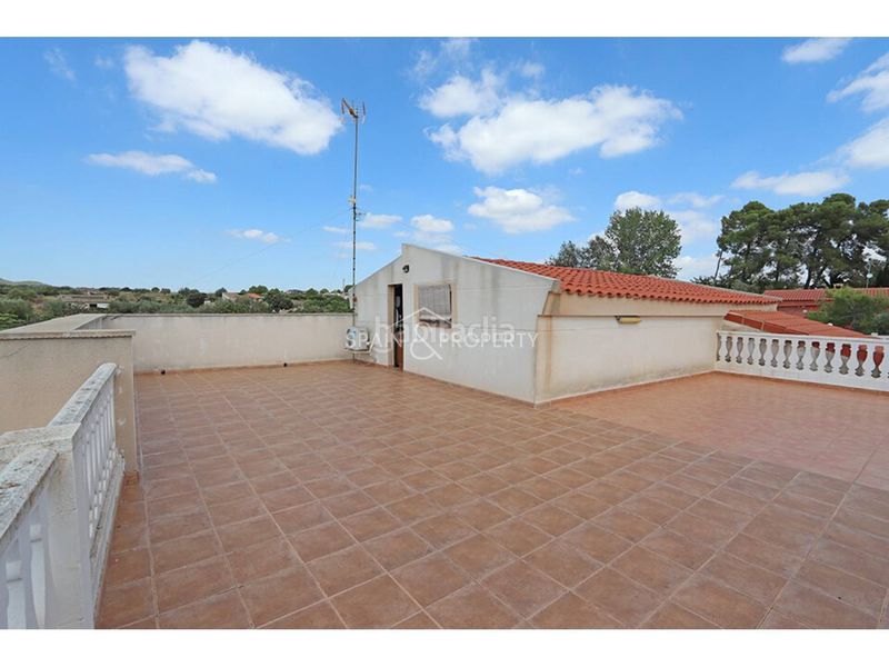 Foto bc3a0f06-65c3-40b1-acd0-88a545aff3a0. Masia amb aparcament piscina a Montroi / Montroy
