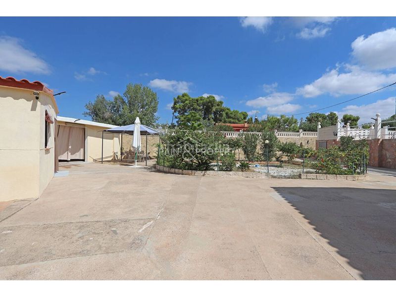 Foto d6339a52-fc6f-406b-855c-48b1591f9598. Masia amb aparcament piscina a Montroi / Montroy
