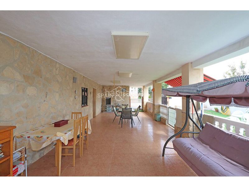 Foto e9519301-8c3a-4dd5-8c94-8d7f4862127b. Masia amb aparcament piscina a Montroi / Montroy