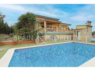 Chalet à Turís. Chalet a la venta en suelo urbano en turís