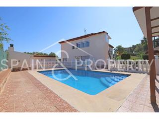 Xalet a Monserrat. Chalet a la venta en suelo urbano en montserrat