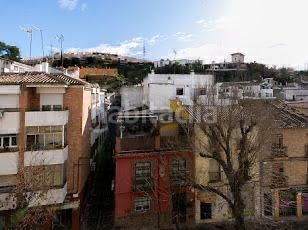 Foto 738ee8dc-9383-41b1-bc08-f7de8359b547. Rent flat in calle real de cartuja 63 in San Ildefonso Granada