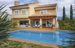 Chalet en Pueblo-Ubanizaciones. Preciosa villa en alfaz del pi