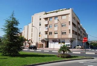 Local Comercial en Pueblo-Ubanizaciones. Gran almacn en el centro de alfaz del pi