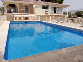Chalet en L´Albir. Villa de 337m2 con 4 habitaciones, piscina grande y parcela de 2