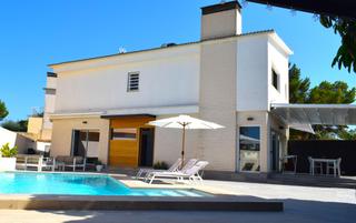 Towny house in Escandinavia-Cautivador. Pareado de revista de 210m2, 500m2 de parcela, garaje doble, pis