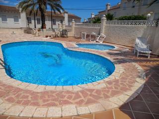 Chalet en L´Albir. Villa en el albir con 4 apartamentos