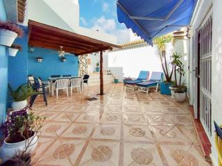 Masia a Pueblo-Ubanizaciones. Casa de 265m2, 4 dormitorios, garaje, patio y 3 baños en alfaz p