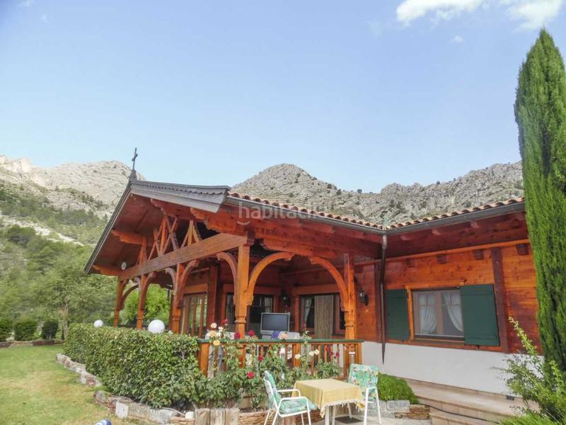 Foto eabcc3ed-f6a3-4b3e-9f4b-ff34d8cbf88c. Xalet amb aparcament piscina a Finestrat pueblo Finestrat