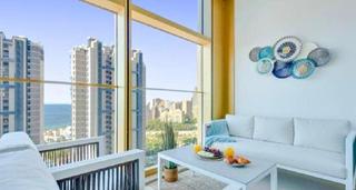 Apartamento en Playa Poniente. Apartamento de 2 dormitorios en icónico edificio intempo de beni