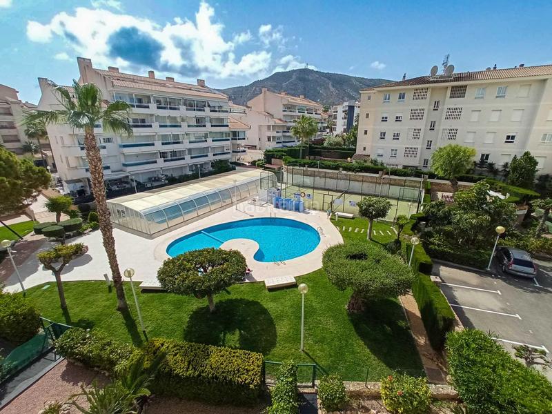 Foto 214f0b50-1bd2-4e34-9f20-d054682719ab. Apartamento  de esquina de 2 dormitorios y 2 baños, plaza de garaje y piscina cubierta en albir en Alfàs del Pi (l´)