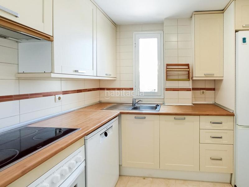 Foto e9f0af77-402e-46ad-b5c0-d043c1c1ec89. Apartamento  de esquina de 2 dormitorios y 2 baños, plaza de garaje y piscina cubierta en albir en Alfàs del Pi (l´)