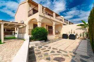 Semi detached house in Escandinavia-Cautivador. Exquisita propiedad con encanto y amplios espacios en zona tranq