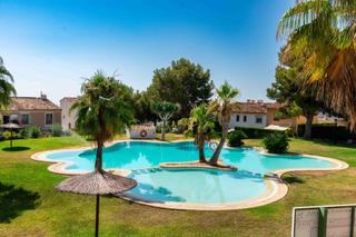 Reihenhaus in Golf Bahía. Adosado de 2 dormitorios con 2 aseos y 1 baño, piscina, tennis y