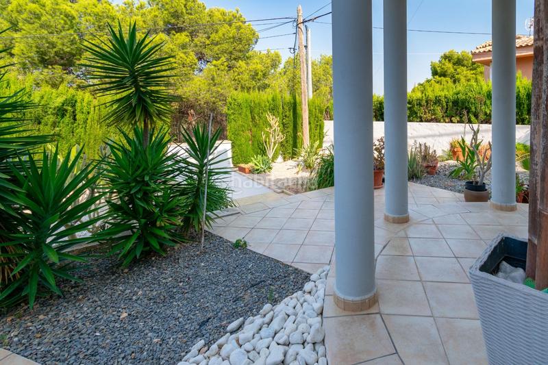Foto 6d958b2c-f200-4090-9e76-438e2edb776e. Chalet  independiente de 200m2 con 538m2 de parcela, cuatro dormitorios, garaje y piscina en zona tranquila del albir en Alfàs del Pi (l´)