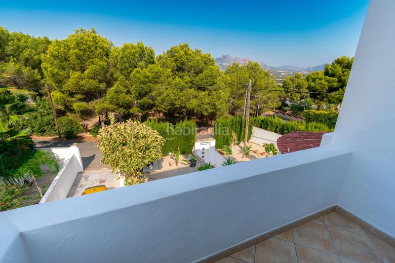 Foto 6dd9e8e5-5942-4d64-a6ac-f6ce6104011f. Chalet  independiente de 200m2 con 538m2 de parcela, cuatro dormitorios, garaje y piscina en zona tranquila del albir en Alfàs del Pi (l´)