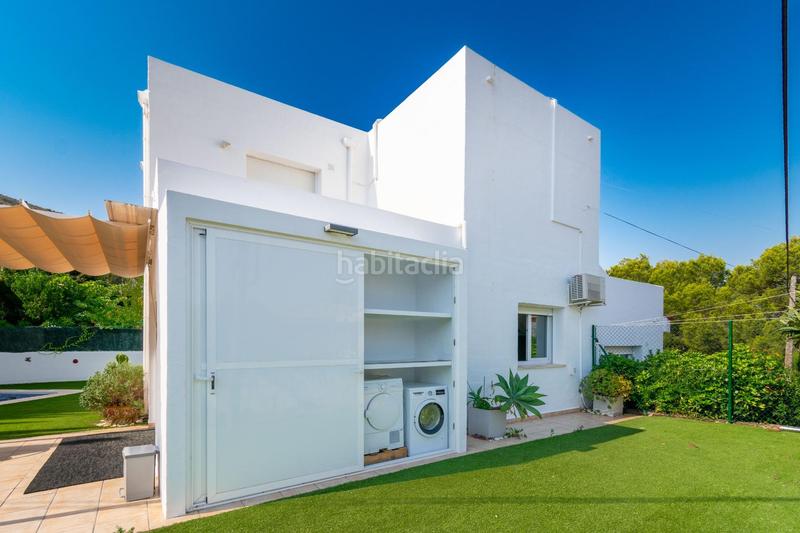 Foto d8fe955d-2ed8-4165-be77-078617810fa5. Chalet  independiente de 200m2 con 538m2 de parcela, cuatro dormitorios, garaje y piscina en zona tranquila del albir en Alfàs del Pi (l´)