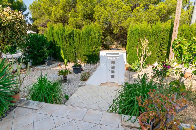 Foto fc839133-9a78-48b9-a4da-6f033993839e. Chalet  independiente de 200m2 con 538m2 de parcela, cuatro dormitorios, garaje y piscina en zona tranquila del albir en Alfàs del Pi (l´)