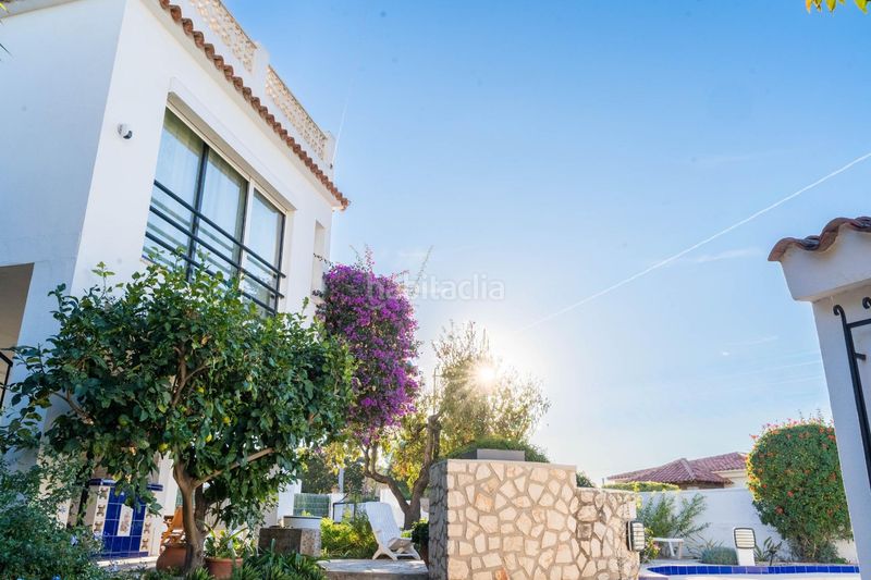 Foto 4db96fda-6e72-4256-8ef2-4b750037cbe4. Casa aparellada amb aparcament piscina a L´Albir Alfàs del Pi (l´)