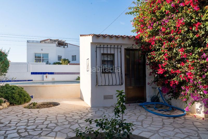 Foto 5b1e43d1-4ba8-4cf7-a90e-5a909cc44058. Casa aparellada amb aparcament piscina a L´Albir Alfàs del Pi (l´)