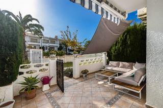 Miete Haus in L´Albir. Amplio adosado de 2 dormitorios, parking privado, patio y piscin