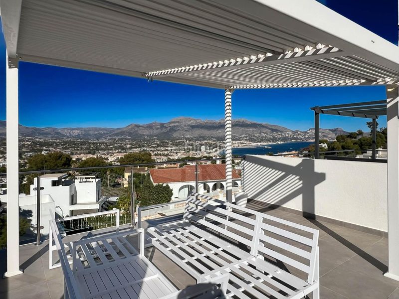Foto 9a8937bd-fa38-4a5e-a518-14d46160414d. Casa adossada amb calefacció aparcament piscina a Alfàs del Pi (l´)