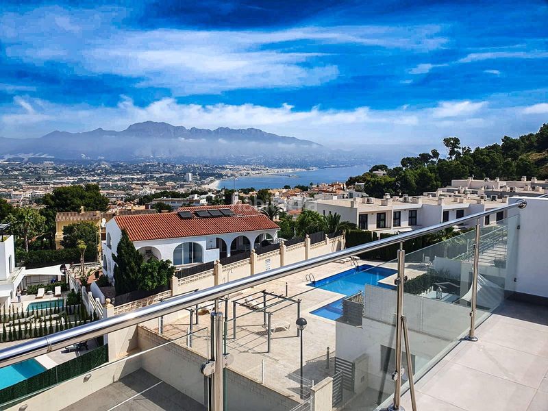 Foto bff31399-f956-47bb-938f-e929626cdc26. Casa adossada amb calefacció aparcament piscina a Alfàs del Pi (l´)