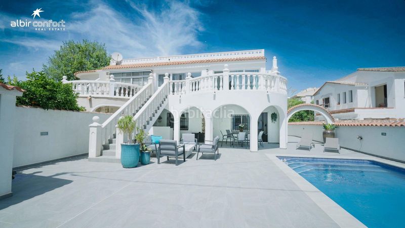 Foto 7e678ca8-d7bd-47a3-a54b-57bc34fdc370. Casa aparellada amb calefacció aparcament piscina a Alfàs del Pi (l´)