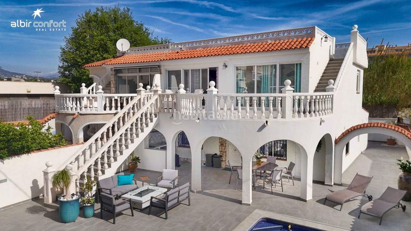 Foto b85f5303-b8e0-4502-8058-ca03ab0dccc5. Casa aparellada amb calefacció aparcament piscina a Alfàs del Pi (l´)