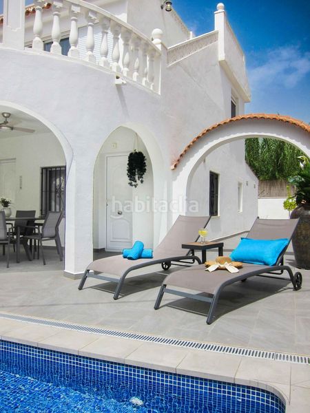 Foto cf331ec2-07f7-498a-95e8-35d05b797916. Casa aparellada amb calefacció aparcament piscina a Alfàs del Pi (l´)