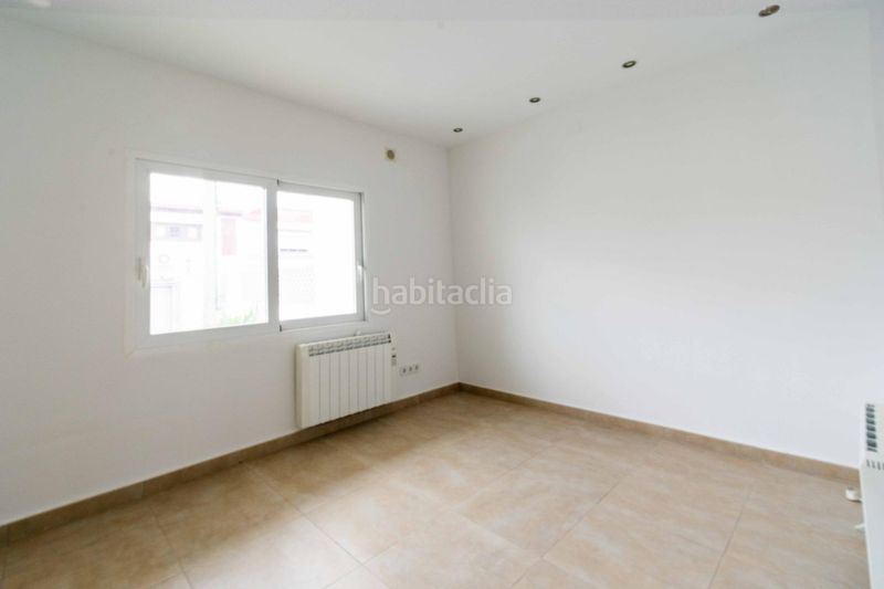 Foto 3d807c34-25d5-449c-832b-1ac8b1e43f7c. Casa aparellada amb calefacció aparcament piscina a Alfàs del Pi (l´)
