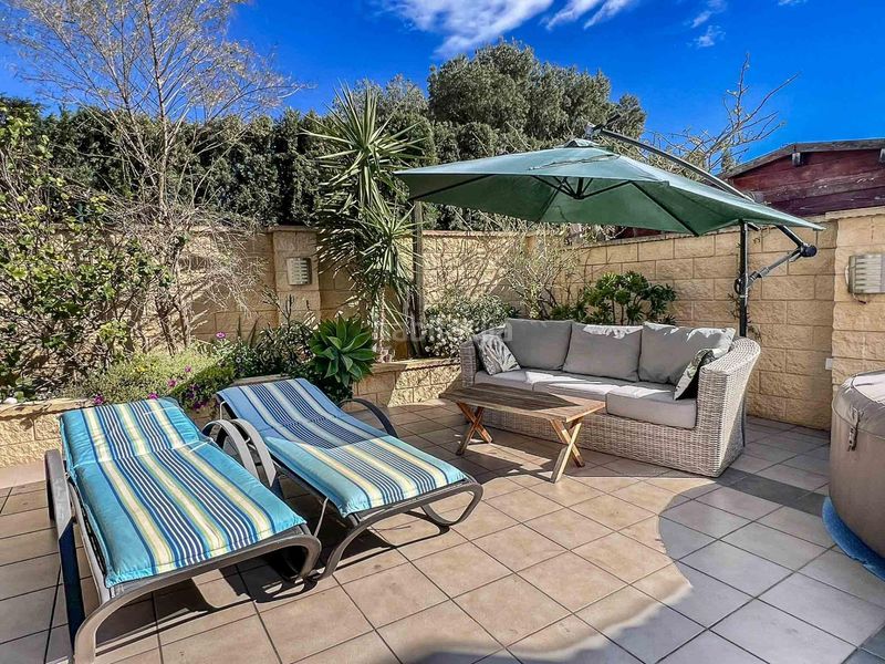 Foto 489b1a94-6e0e-4b92-9130-113deb610093. Xalet amb aparcament a Coloma Nucia (la)