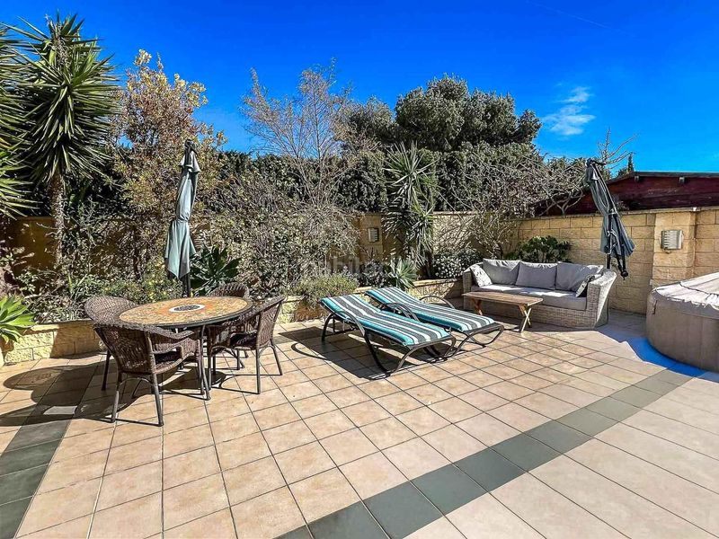 Foto 8dd762fd-ca93-4848-8ece-35be0df24239. Xalet amb aparcament a Coloma Nucia (la)