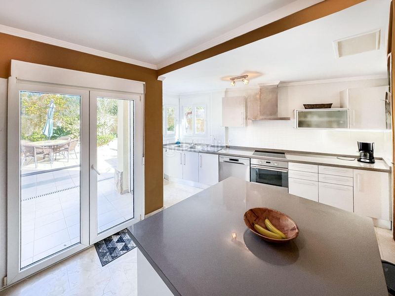 Foto f41ddf25-3c4c-4381-8935-ab6f565616d9. Xalet amb aparcament a Coloma Nucia (la)