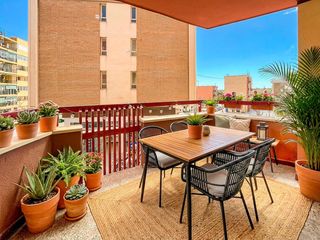 Apartamento en Pueblo-Ubanizaciones. Gran apartamento reformado de 3 dormitorios, en el centro de alf