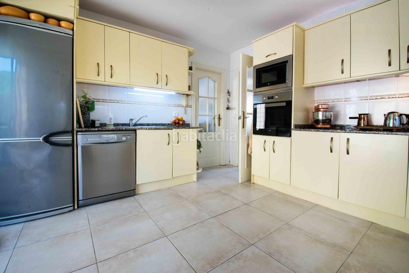 Foto 071c2fe9-4beb-4771-a842-8bb85a6b9da0. Casa aparellada amb calefacció aparcament piscina a Alfàs del Pi (l´)