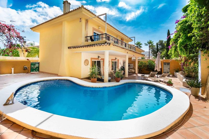 Foto 17e2ed76-ee3a-453f-94e6-5754307fb3a7. Casa aparellada amb calefacció aparcament piscina a Alfàs del Pi (l´)