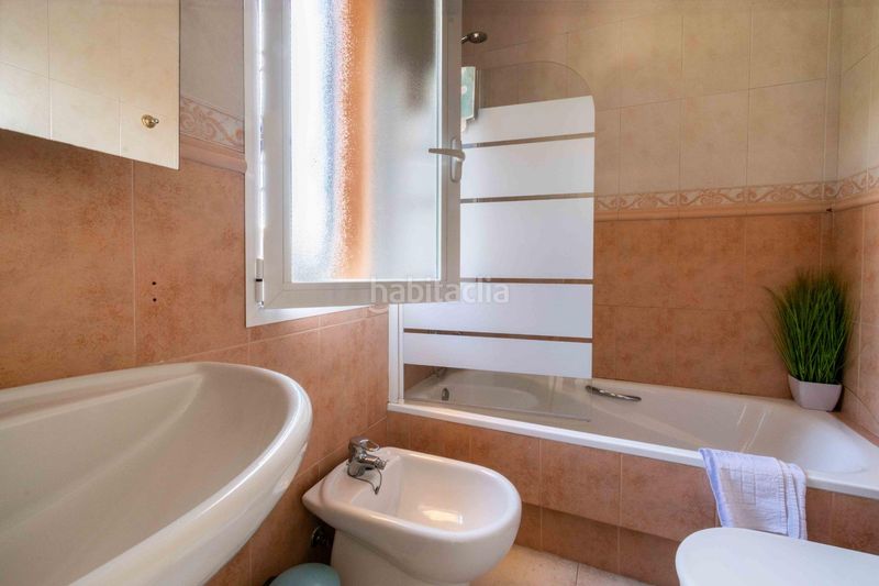 Foto 41a1bce0-0834-44c7-86bb-d7796199d290. Casa aparellada amb calefacció aparcament piscina a Alfàs del Pi (l´)