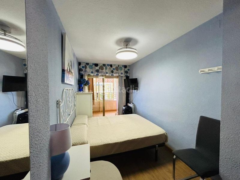 Foto dbb6a4c0-17c9-47f7-a984-ad4aa3a12693. Apartament amb aparcament a Playa Poniente Benidorm