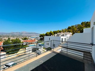 Casa a schiera in L´Albir. Adosado de 193m2 de 3 habitaciones, garaje, piscina y vistas a l