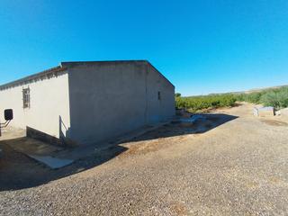 Finca rústica  N/a. Finca en fraga con almacen - vivienda  con pantano