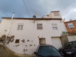 Casa  Calle de alcarràs. Casa totalmete reformada muy buena zona casco historico