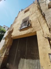 Casa  Calle del banco 22. Casa  en el casco antiguo de fraga con garaje y terraza ideal al
