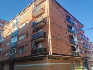 Flat in Calle don jacinto benavente 31. Piso amueblado con ascensor de 4 habitaciones, 2 baños, gas ciud