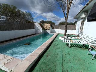 Mas à Villamartín. Venta parcela con 2 casas y 2 piscinas. villamartin